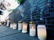 Svíky u památniku katastrofy lod MS Estonia v Tallinnu.