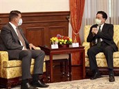 Tchajwanský ministr zahraniních vcí Joseph Wu a americký námstek pro...