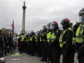Policie se v Londýn kvli nedodrování odstupu rozhodla akci zruit a...