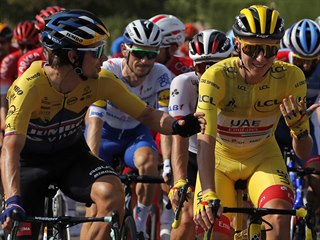 Tadej Pogaar s Primoem Rogliem v posledn etap Tour de France.