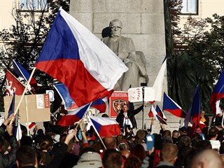 enci na demonstraci kritizovali hlavn povinn noen rouek ve vnitnch...