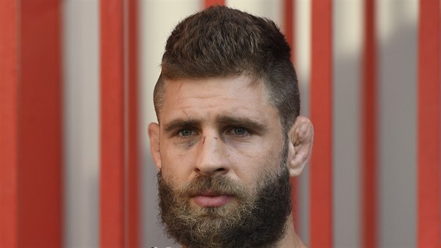 �eský bojovník MMA Ji�í Procházka pózuje fotograf�m 13. �ervence 2020 v Praze...