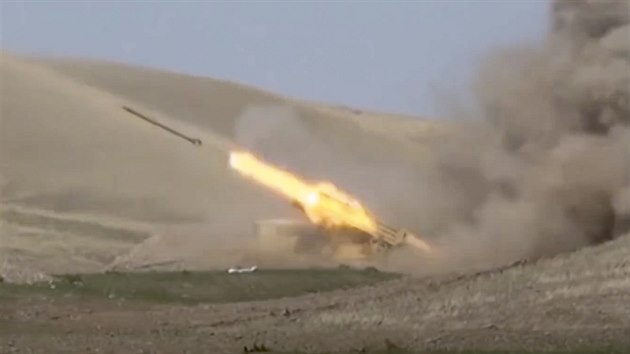 Azerbájdánská raketa vysteluje z raketového systému.