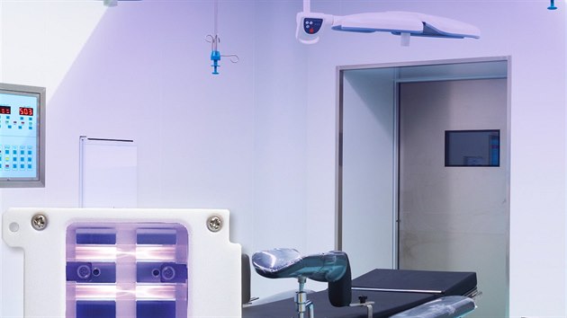 Standardn� vyráb�nými UV lampami nelze p�ímo oza�ovat lidi, proto�e mohou...