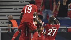 Lewandowski se raduje z jednoho z gól� proti Hert�