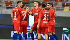 FCSB se zmítá v problémech