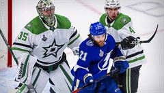 Brayden Point (21) ped brankou týmu Dallas Stars.