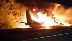 VIDEO: Na vchod Ukrajiny se ztil vojensk letoun. Nehoda si vydala 25 mrtvch