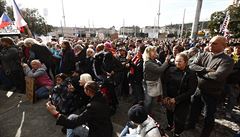 Demonstrace proti vlád na Palackého námstí.