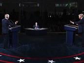 Zábry z první pedvolební debaty mezi Trumpem a Bidenem.