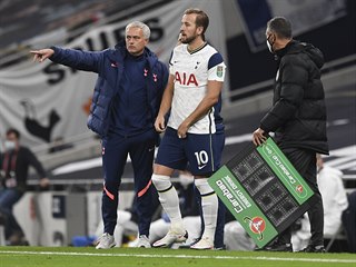 Jos Mourinho posl na plac Harryho Kanea.