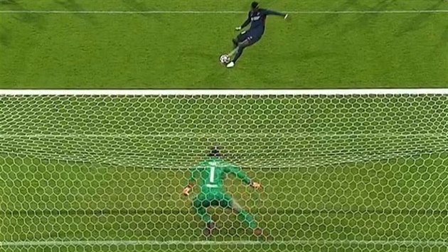 Sporn� penaltov� moment z utk�n� mezi Midtjyllandem a Slavi�.