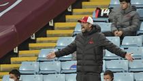 Rozzlobený trenér Liverpoolu Jurgen Klopp v zápase proti Aston Ville.