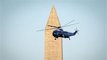 Americkho prezidenta pevezl vrtulnk do vojensk nemocnice.