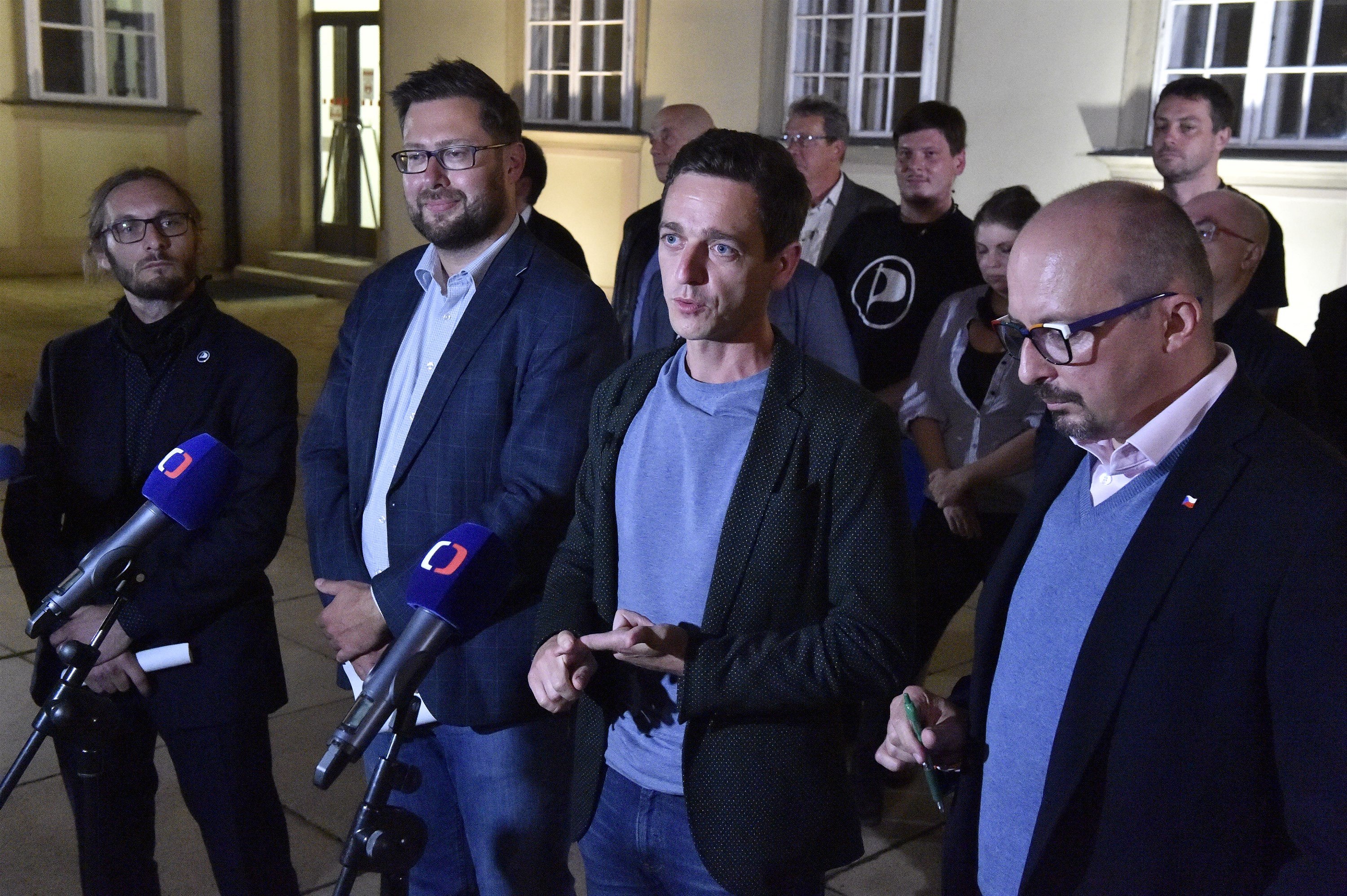 Zleva Luká� Dubec (Piráti), Ji�í Nantl (ODS), pravd�podobný hejtman Ji�í...