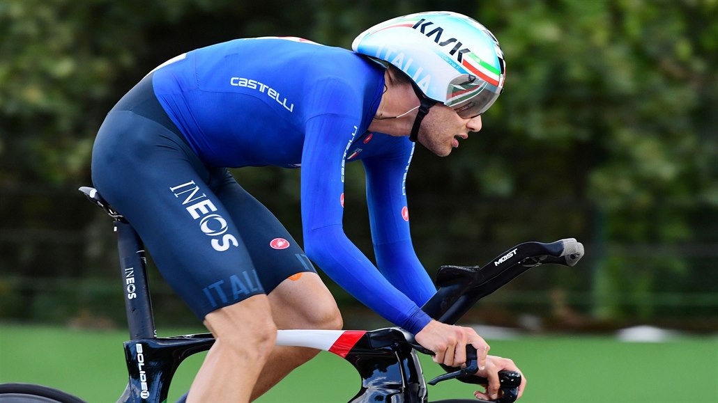 Italský cyklista Filippo Ganna opanoval úvodní etapu Giro d'Italia.