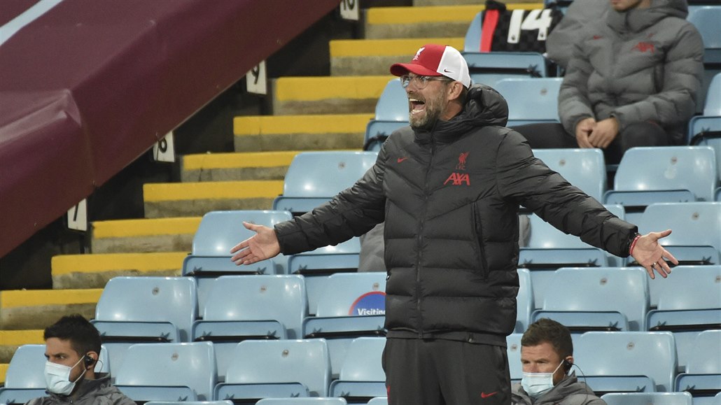 Rozzlobený trenér Liverpoolu Jurgen Klopp v zápase proti Aston Ville.
