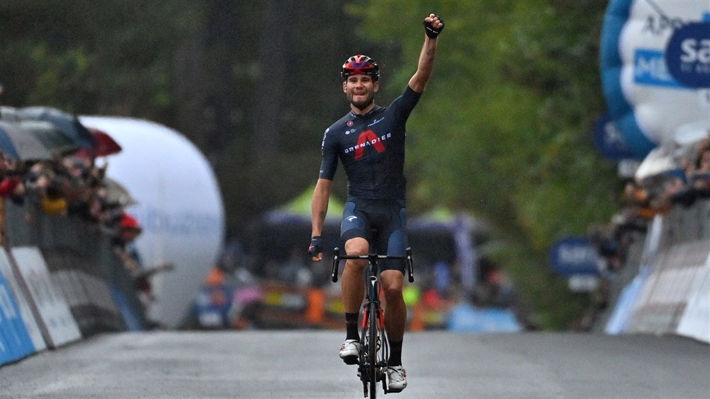 Časovkář Filippo Ganna nečekaně vyhrál kopcovitou etapu Gira d'Italia