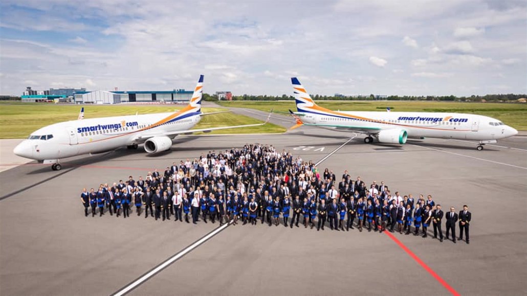 Jen v Česku se s prací v letectví musely rozloučit stovky pilotů a letušek.