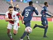 FC Midtjylland v Slavia Praha: Tomá Hole krátce poté, co si mí zatanil ve...