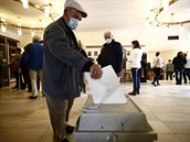 První den krajských a senátních voleb skončil. Hlasovat přišla podle odhadů zhruba čtvrtina voličů