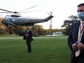 Vrtulník Marine One odváí amerického prezidenta Donalda Trumpa do vojenské...
