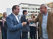 Volební táb v Ústí nad Labem vlevo lídr STANu Filip Uák.