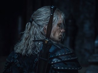 Geralt (Henry Cavill) v novm brnn. Druh srie serilu Zaklna.