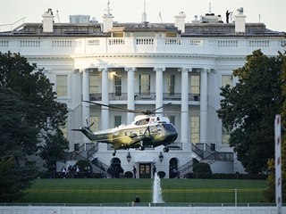 Vrtulnk Marine One odlt od Blho domu s prezidentem Donaldem Trumpem na...