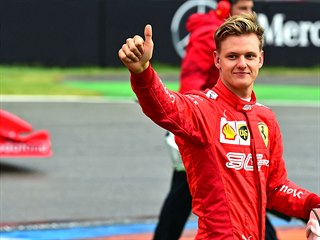 Pjde Mick Schumacher ve stopch svho otce?