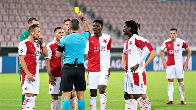 FC Midtjylland v Slavia Praha: penaltov� protesty sl�vist�.