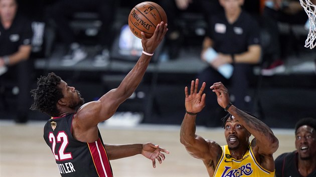 Jimmy Butler (22) zá�í v NBA v dresu Miami