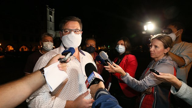 Tisková konference politické strany ANO na Mírovém nám�stí v Litom��icích, Jan...