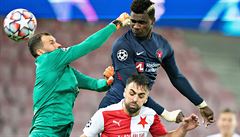 FC Midtjylland v Slavia Praha: Sory Kaba se prosazuje proti Ondřeji Koláři. | na serveru Lidovky.cz | aktuální zprávy