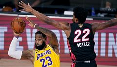 Jimmy Butler (22) zá�í v NBA v dresu Miami