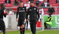 Patrik Schick vstelil v dresu Leverkusenu branku, poté ale musel kvli zranní...
