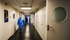 Bez přijetí opatření by nemocnice do dvou týdnů mohly být na hranici kapacity, říká Prymula