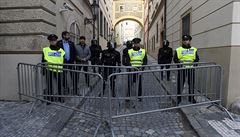 Kvli covidu pichzme a o 300 lid denn, k policejn f. Chuligny vyzv ohledn demonstrace k zamylen