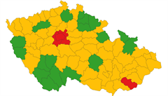 Červenou na semaforu mají čtyři okresy, kromě okolí Prahy i Uherskohradišťsko