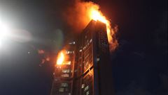 Desítky zraněných si v noci na dnešek vyžádal požár 33podlažního výškového domu... | na serveru Lidovky.cz | aktuální zprávy