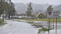 Po vydatnch detch 14. jna 2020 voda vytvoila jezero ve Sloupu v Moravskm...