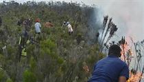 Zatím není jasné, jaké škody na okolní divoké přírodě požár napáchal.