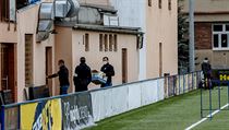 Vyšetřovatelé schraňují důkazy na stadionu Slavoj Vyšehrad.