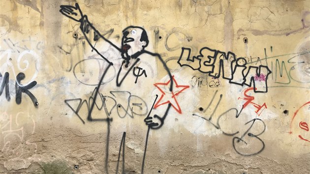 Vladimír Iljič Lenin namalovaný na zdi u Palackého náměstí v Praze.