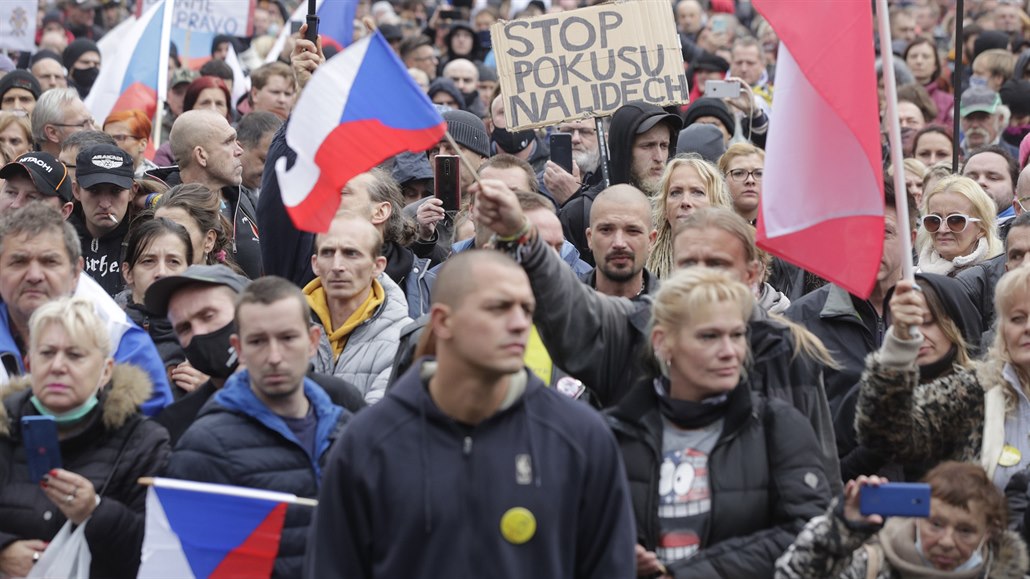 Demonstrace na Staromstském námstí v Praze. V nedli 18. íjna nechybli ani...