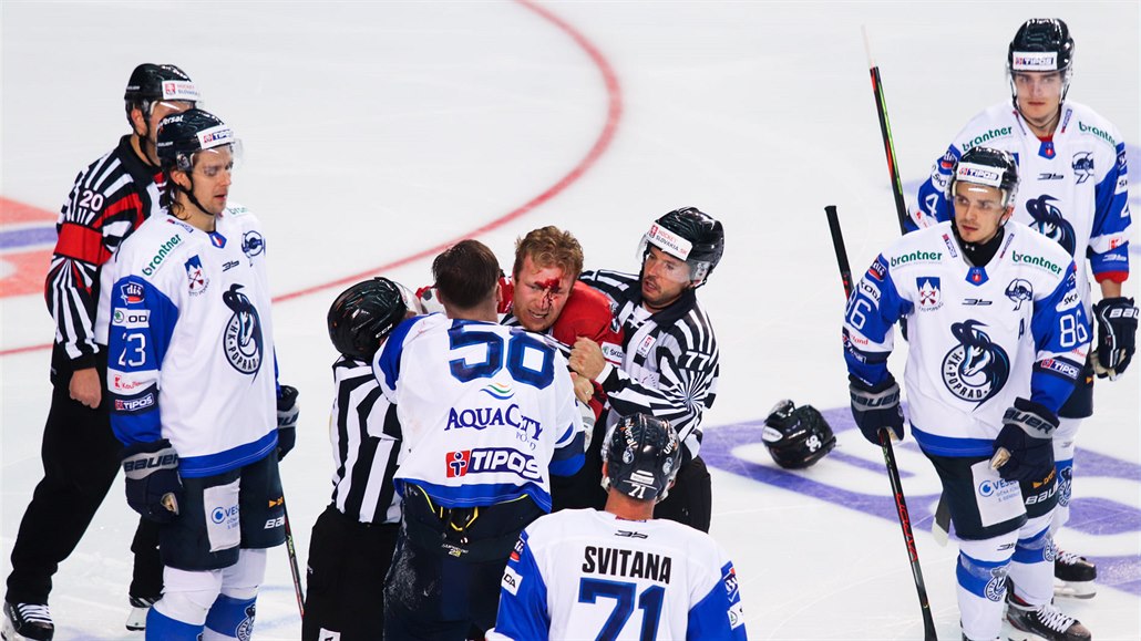 Bitka v utkání Poprad - Bánská Bystrica.