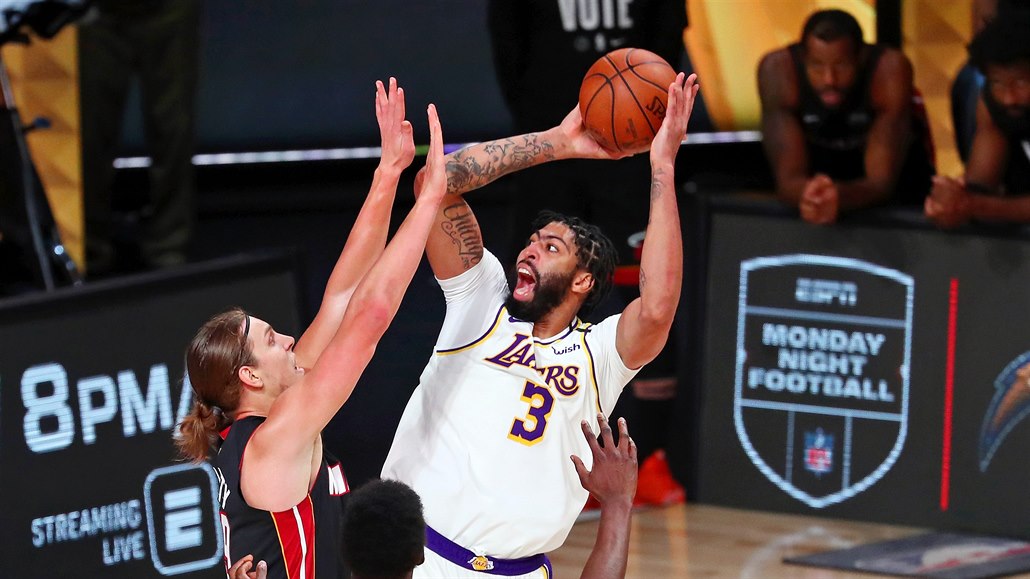 Basketbalisté Los Angeles Lakers získali po sedmnácté titul v NBA.