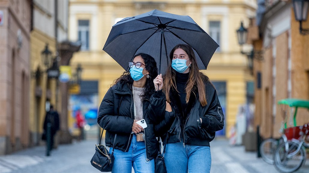 Koronavirus může způsobovat i ztrátu sluchu, varují lékaři. Volají po  okamžitém zahájení výzkumu | Svět | Lidovky.cz