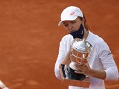 Devatenáctiletá Iga wiateková ovládla tenisové Roland Garros