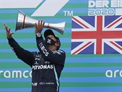 Úadující mistr svta Lewis Hamilton vyhrál Velkou cenu Eifelu a 91. vítzstvím...